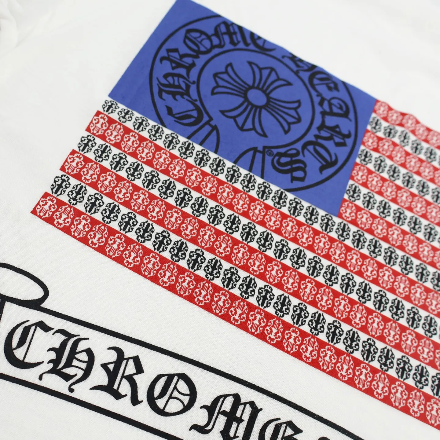 🅿️340 [Exclusive supply] CH Crow Heart Flag Printed Long Sleeve (White) The original version was purchased from Japan Osaka National Specialty School for 4500. The fabric is made of 230 grams of cotton. The printing adopts manual glue printing process. Customized auxiliary materials, produced by large manufacturers, are very demanding in workmanship, and the upper body is comfortable and natural.